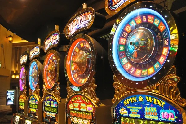 elitjp slot mobile app showing live-dealer blackjack and roulette tables